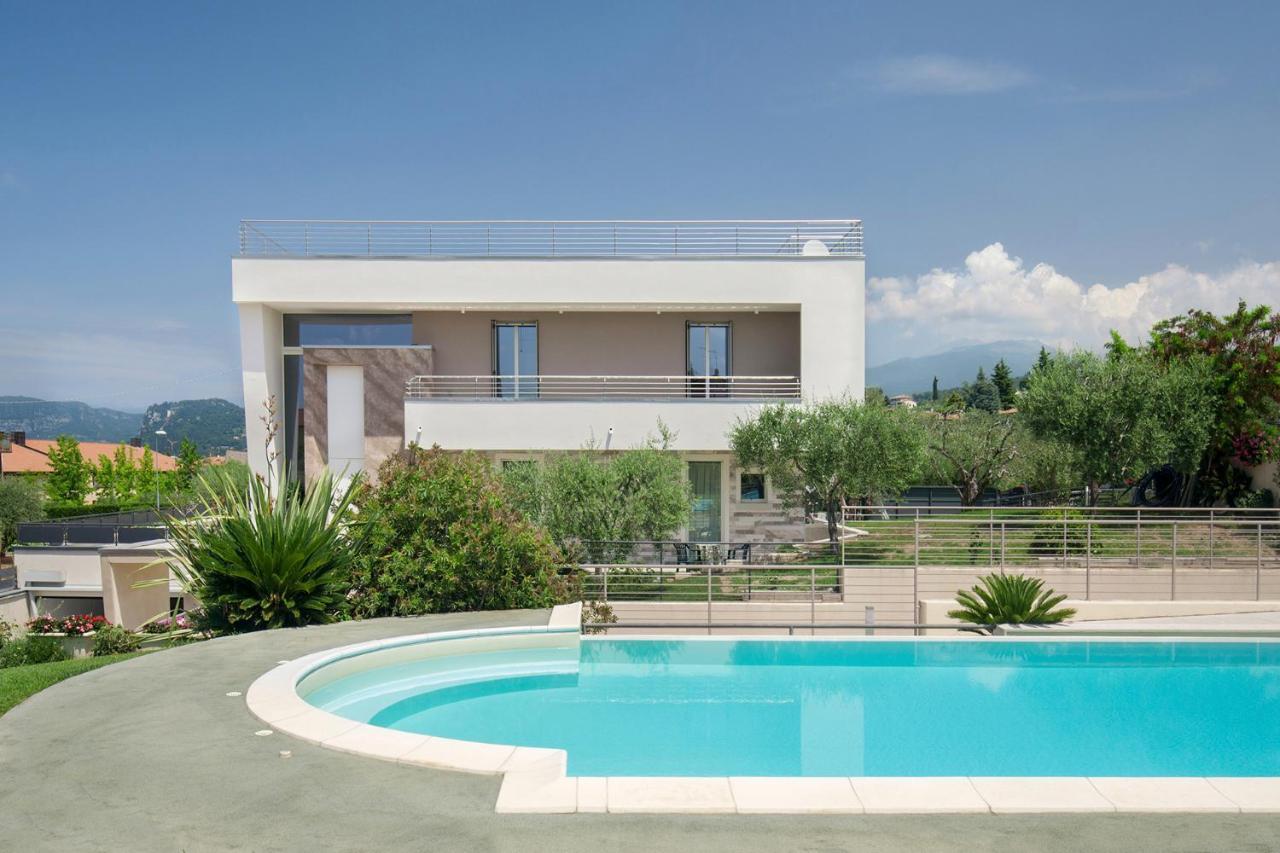 Villa Aurora-Holiday Home Apt 1 Bardolino Exteriör bild