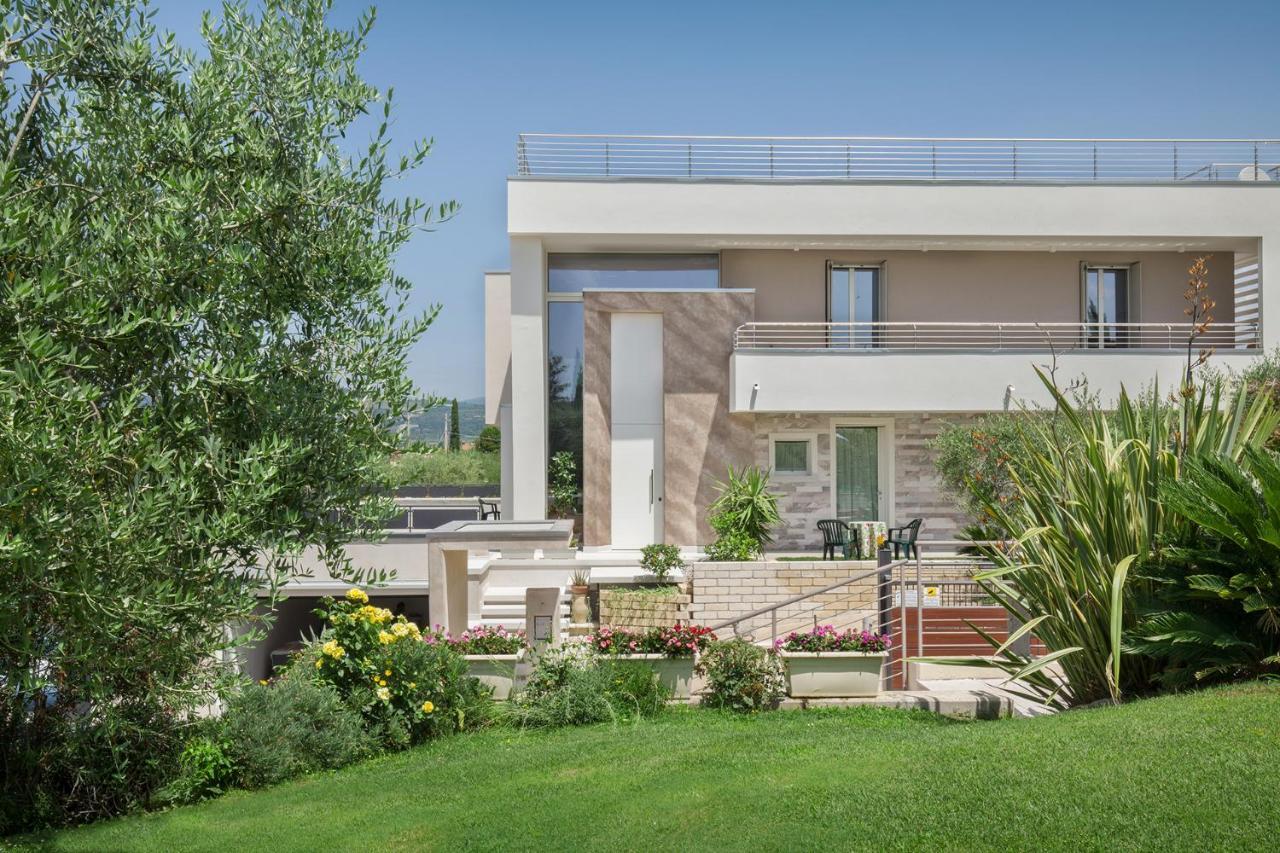 Villa Aurora-Holiday Home Apt 1 Bardolino Exteriör bild