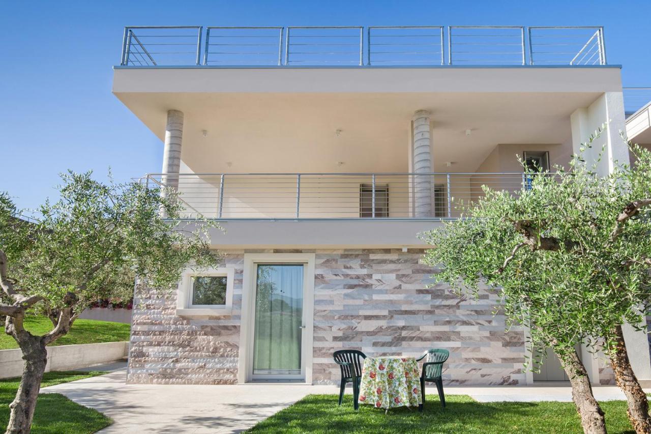 Villa Aurora-Holiday Home Apt 1 Bardolino Exteriör bild